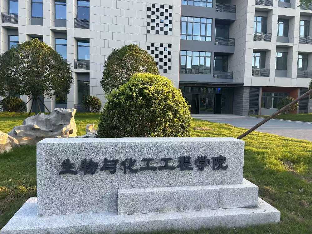 洮北区扬州职业大学体育场高杆灯项目